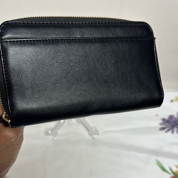 Time and Tru Black and Gold Wallet with Sleek Design - Picture 7 of 13